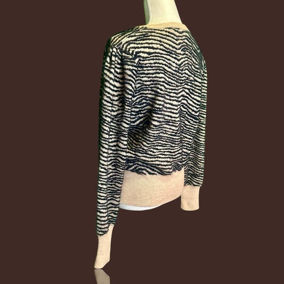 ASTR The Label ‘Tiger Stripe V-Neck Sweater’ Size Large ASO Tiny Pretty Things - Picture 9 of 15
